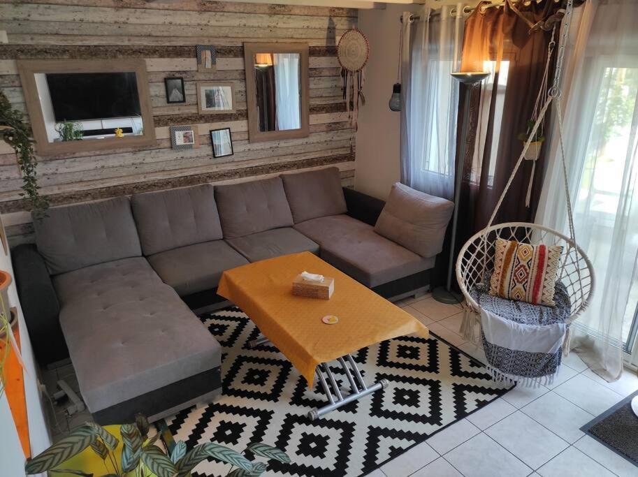 Chaleureuse Maison De Ville Avec Parking Gratuit 시농 외부 사진