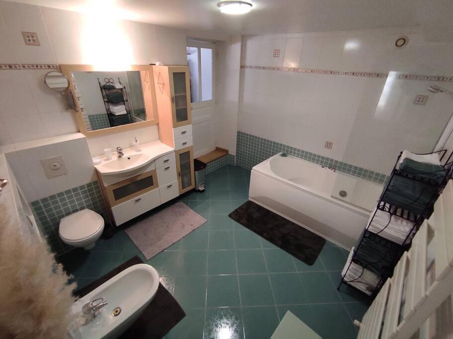 Chaleureuse Maison De Ville Avec Parking Gratuit 시농 외부 사진